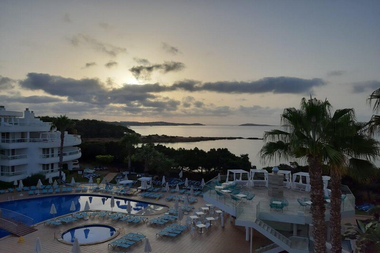 Aparthotel Tropic Garden Santa Eularia des Riu Bagian luar foto