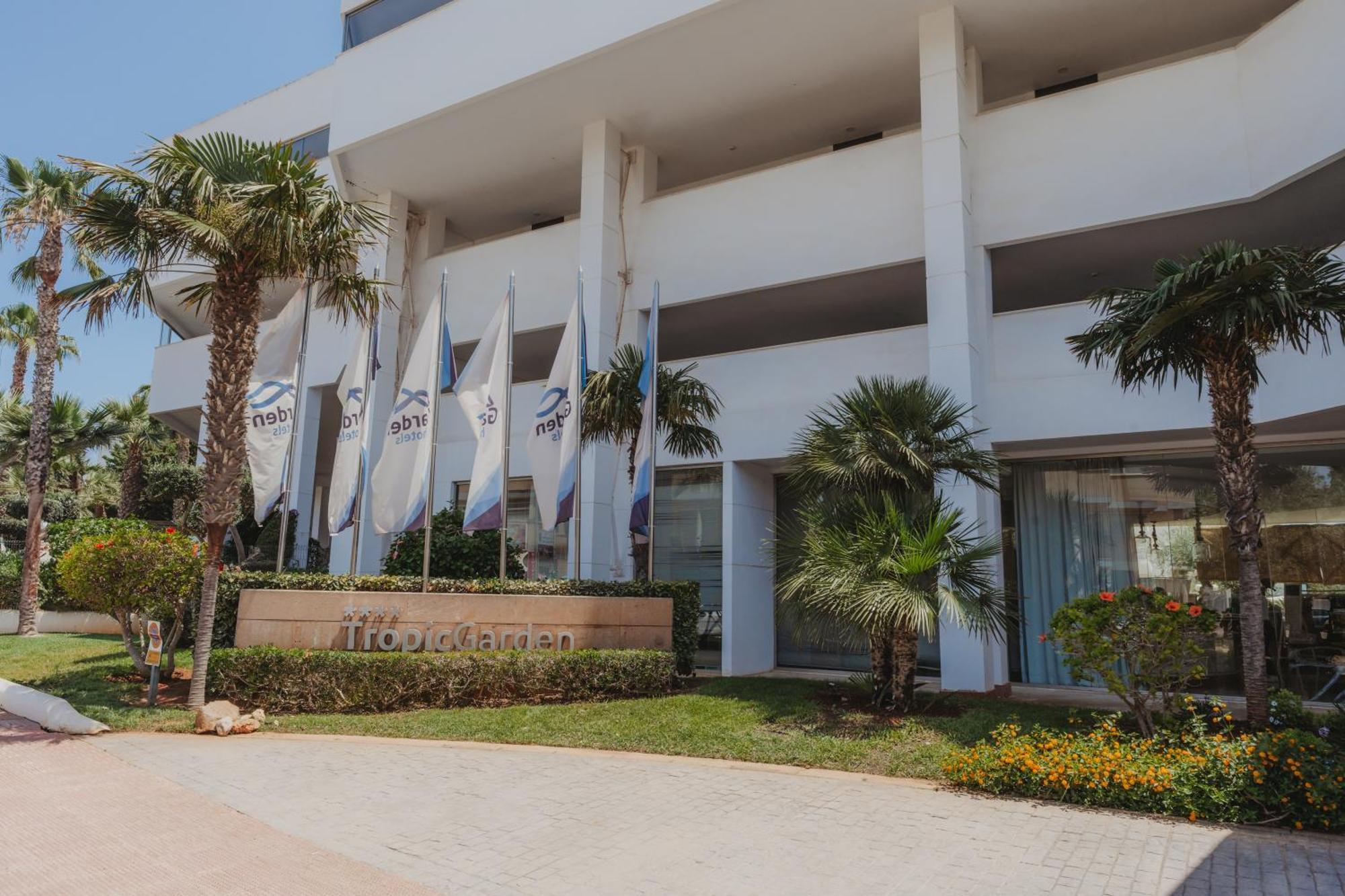 Aparthotel Tropic Garden Santa Eularia des Riu Bagian luar foto